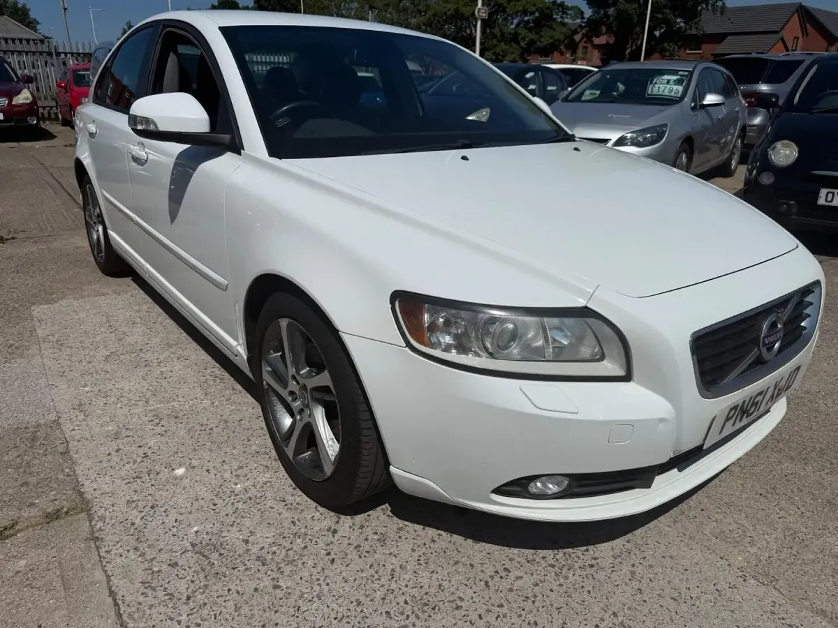 Used Volvo S40 SE 150 HP (110 kW) 2011 White Sedan