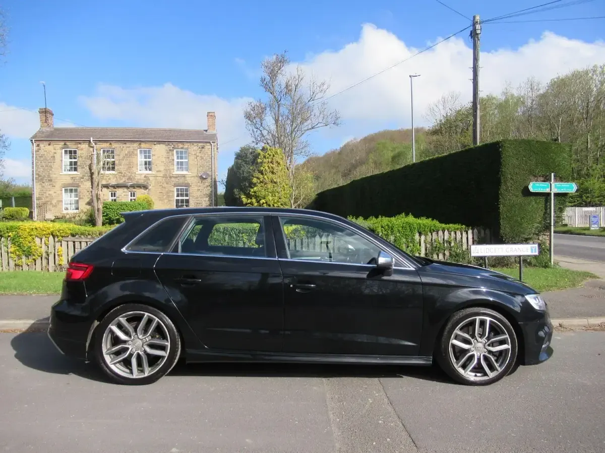 Used Audi A3 Advanced 2016 Black Hatchback