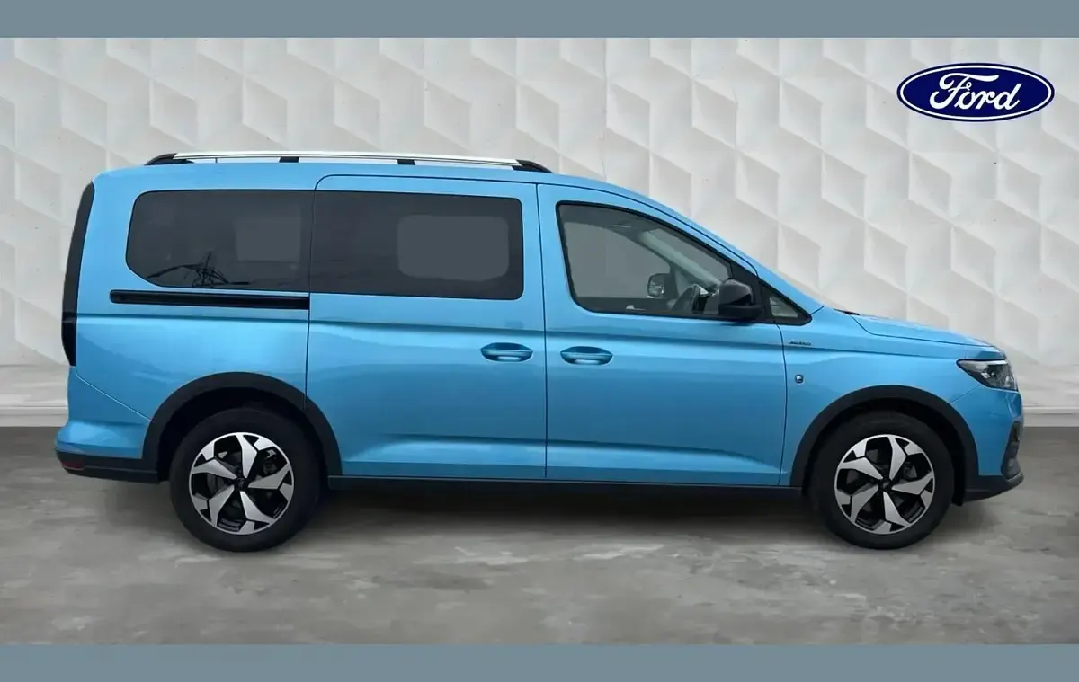 Used Ford Grand Tourneo Connect Active 114 HP (83 kW) 2023 Blue MPV