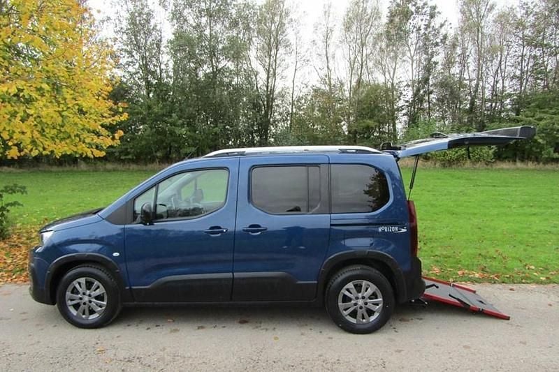 Blue Used 2022 Peugeot Rifter Allure MPV | £12,850 (Fair price) - Image 1/1