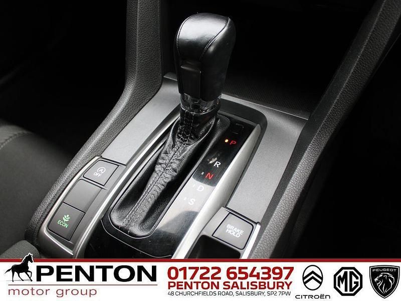 Used Honda Civic SR 126 HP (92 kW) 2019 Red Hatchback