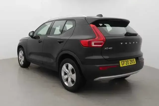 Used Volvo XC40 Momentum 150 HP (110 kW) 2020 Black SUV