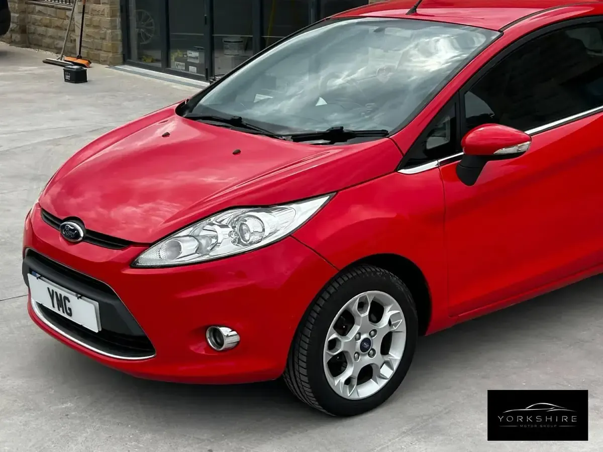 Used Ford Fiesta Zetec 96 HP (70 kW) 2012 Red Hatchback