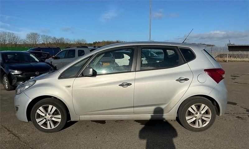 Used Hyundai ix20 Active 90 HP (66 kW) 2014 Silver Hatchback