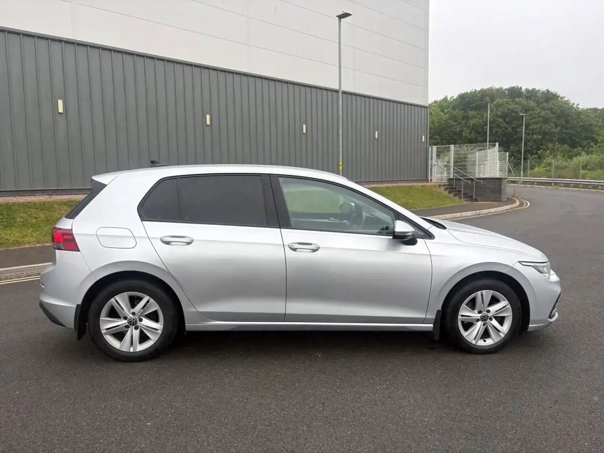 Used VW Golf VIII Life 115 HP (84 kW) 2022 Silver Hatchback