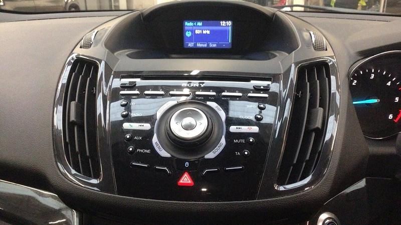 Used Ford Kuga Titanium 163 HP (119 kW) 2013 Frozen white SUV