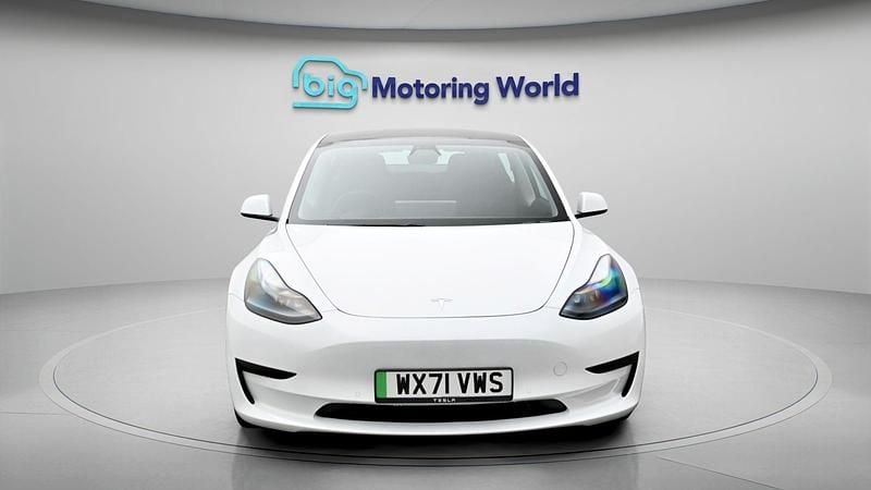 Used Tesla Model 3 Standard Range Plus 239 kW (325 HP) 2021 White Sedan