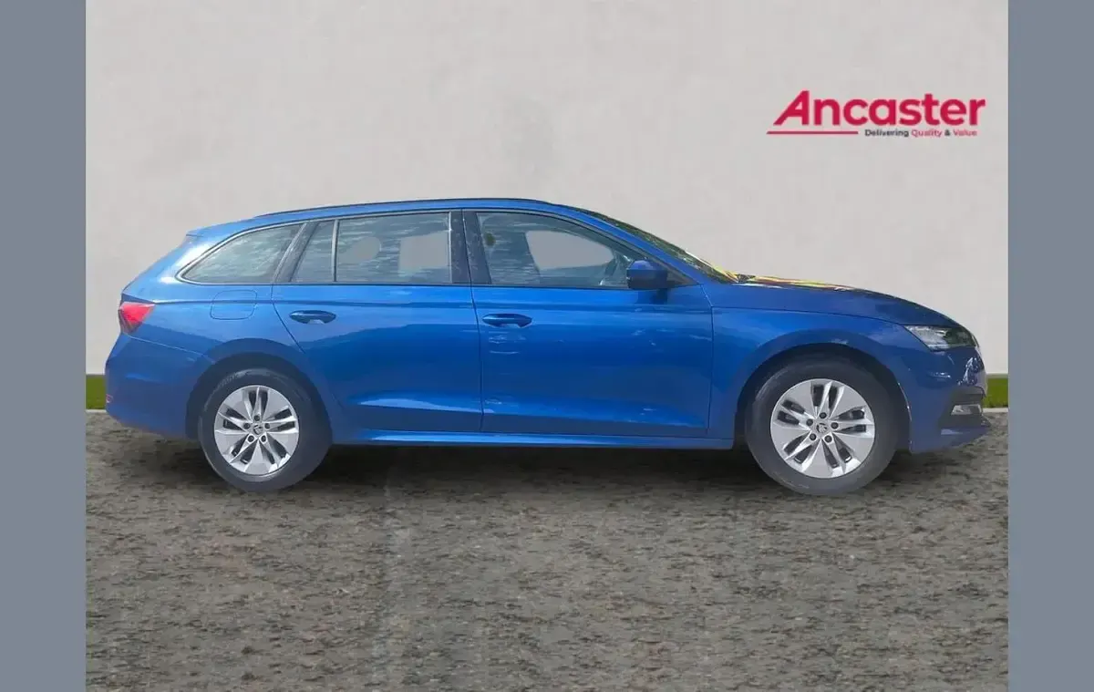 Used Skoda Octavia SE 110 HP (80 kW) 2022 Blue Estate