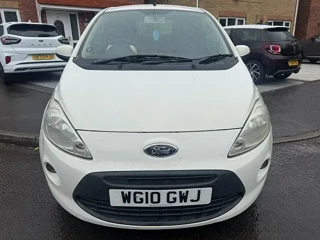 Usado Ford Ka Titanium 68 CV (50 kW) 2010 Blanco Utilitario