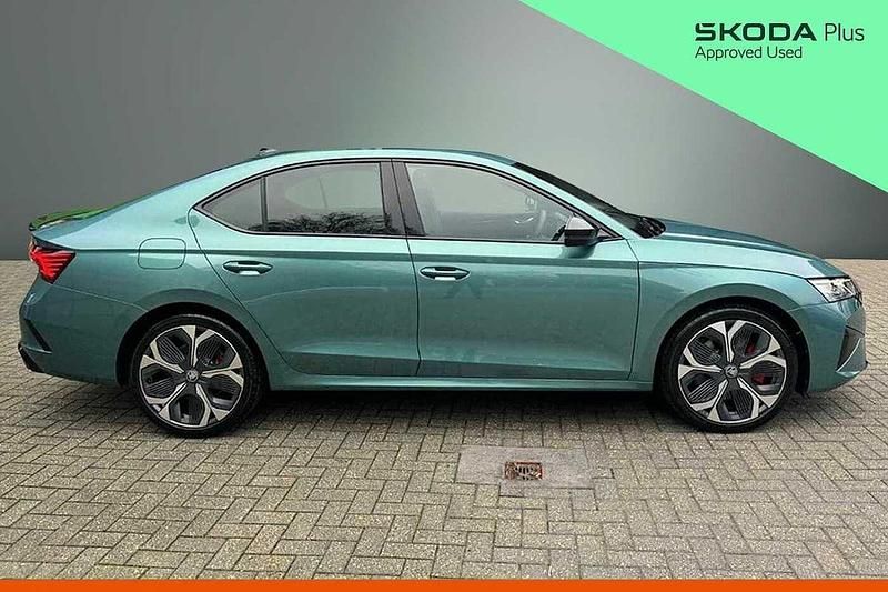 Begagnad Skoda Octavia vRS 195 HK (143 kW) 2025 Grön Halvkombi