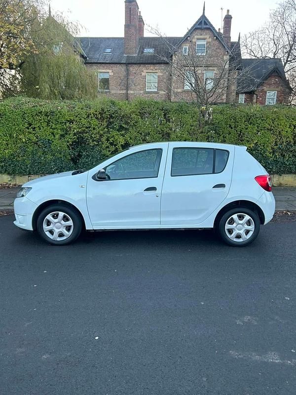 Used Dacia Sandero Ambiance 2014 White Hatchback
