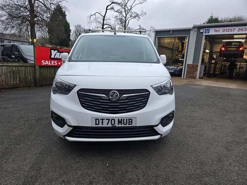 Used Vauxhall Combo Sportive 100 HP (73 kW) 2021 White MPV