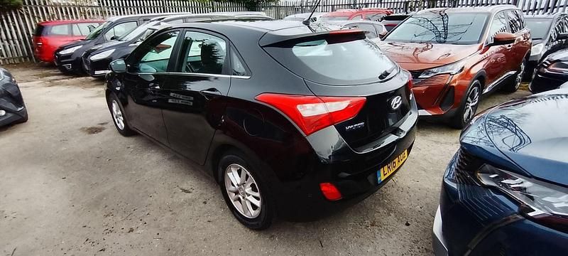 Used Hyundai i30 SE 110 HP (80 kW) 2016 Black Hatchback