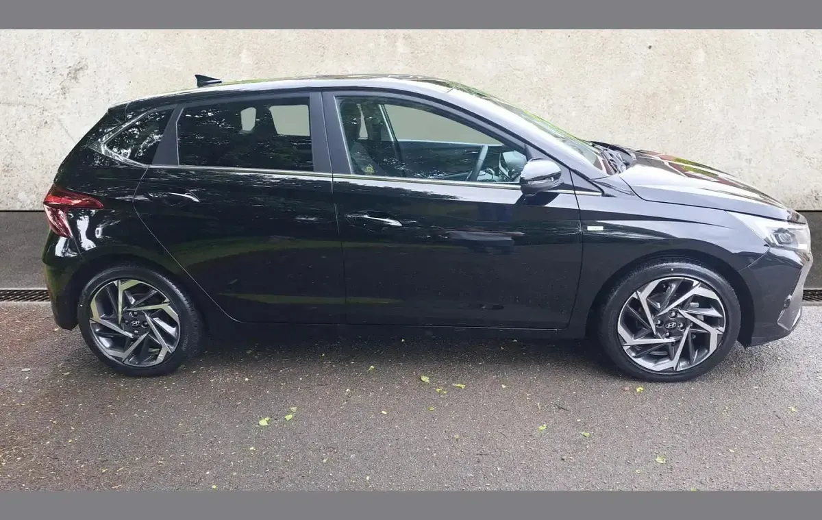 Used Hyundai i20 Premium 99 HP (72 kW) 2023 Black Hatchback