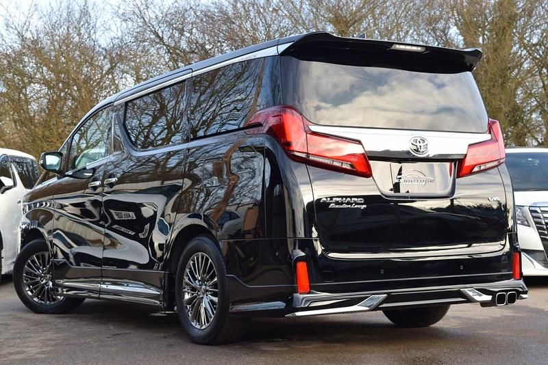Second-hand Toyota Alphard Executive 2024 Negru Monovolum