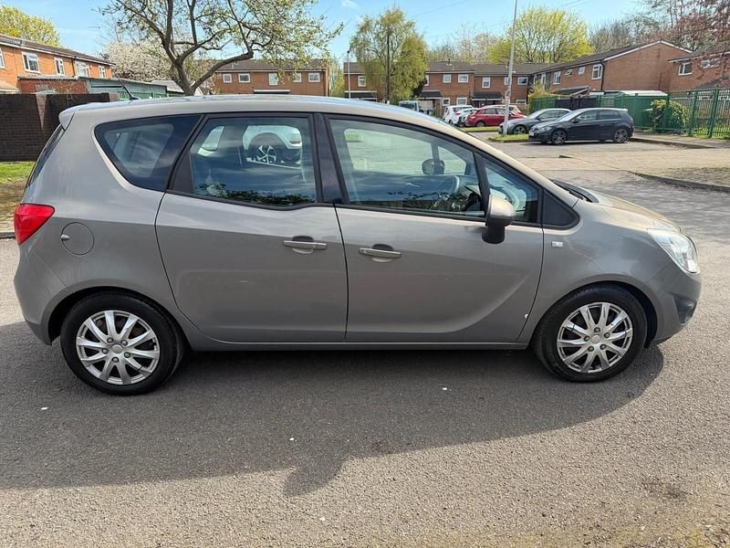 Used Vauxhall Meriva 110 HP (80 kW) 2013 Brown MPV