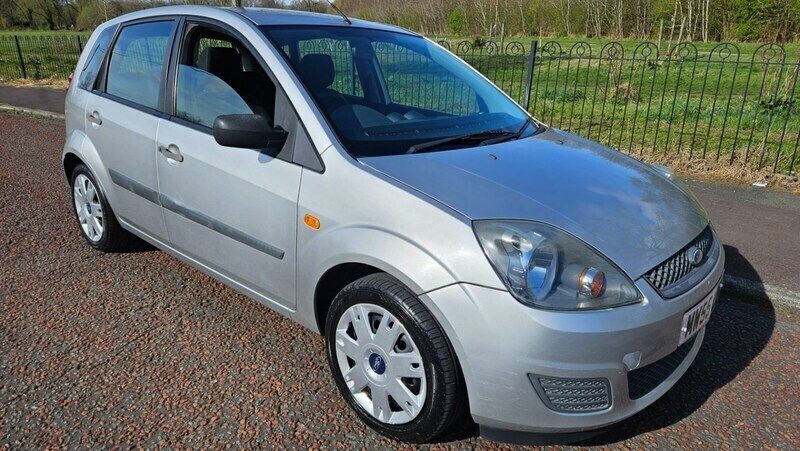 Silver Used 2005 Ford Fiesta Style Hatchback | £1,895 (Fair price) - Image 1/4