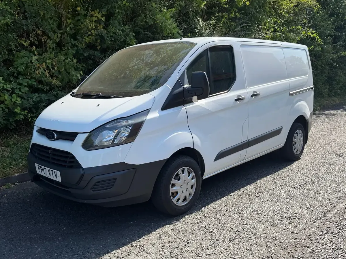 Used Ford Transit Custom 105 HP (77 kW) 2017 White Van