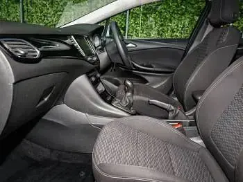Used Vauxhall Astra SRi 200 HP (147 kW) 2018 Silver Hatchback