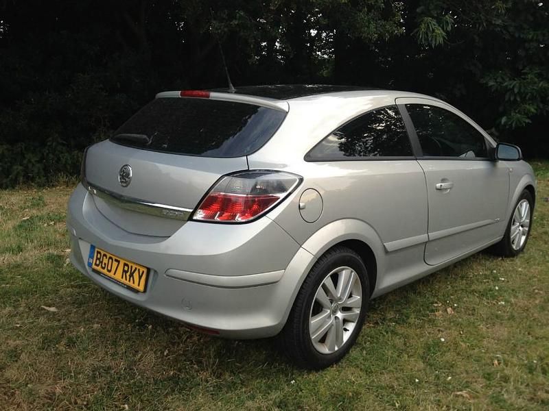 Used Vauxhall Astra Sport 101 HP (74 kW) 2007 Beige Hatchback