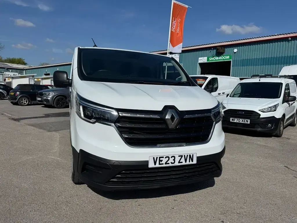 Used Renault Trafic 130 HP (95 kW) 2023 White MPV