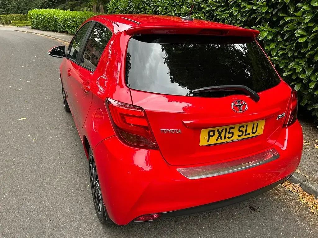 Used Toyota Yaris Sport 99 HP (72 kW) 2015 Red Hatchback