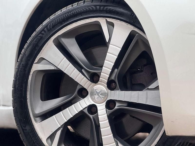 Used Peugeot 308 GTi 181 HP (133 kW) 2015 White Hatchback
