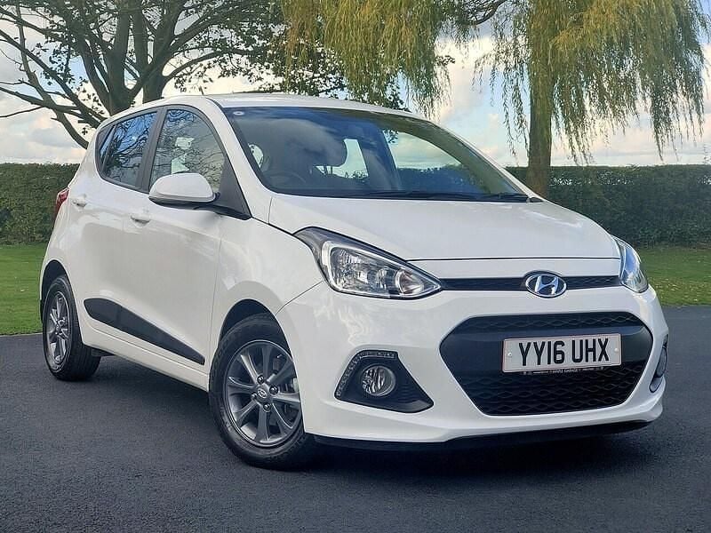 White Used 2016 Hyundai i10 Premium Hatchback | £7,000 (Fair price) - Image 1/4