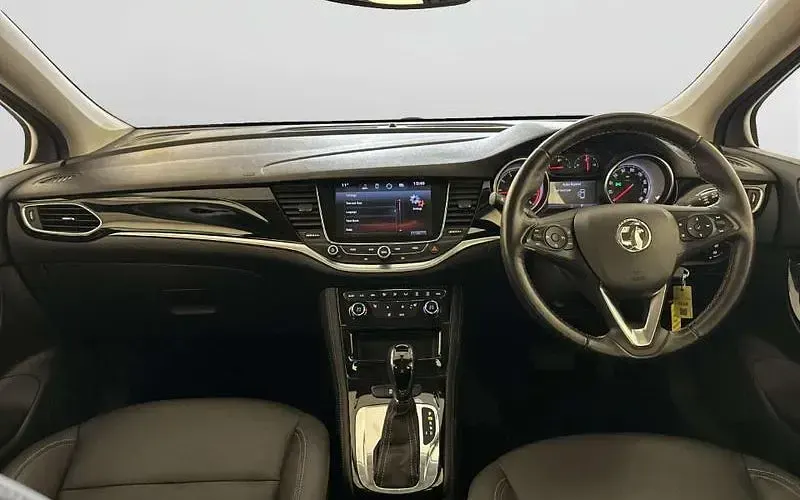 Used Vauxhall Astra Elite 150 HP (110 kW) 2019 Silver Hatchback