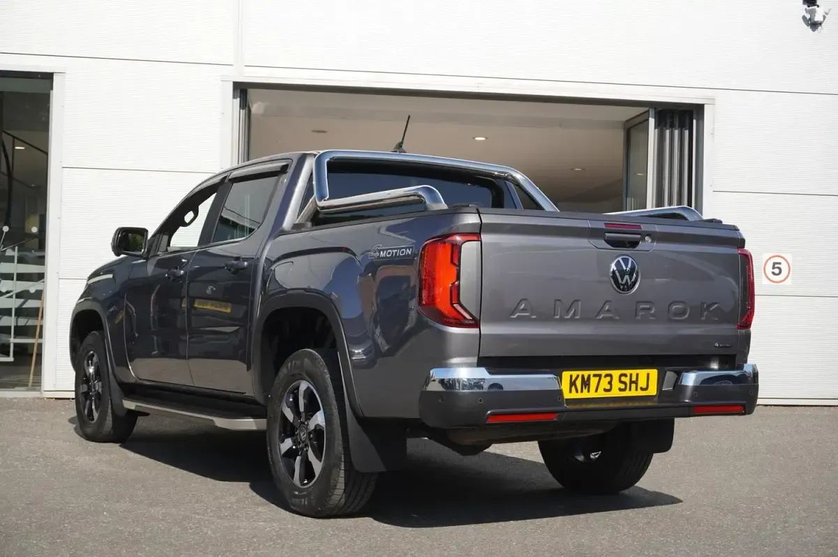 Begagnad VW Amarok Style 2023 Grå Pickup