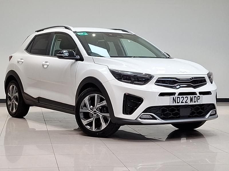 White Used 2022 Kia Stonic 4 SUV | £15,298 (Fair price) - Image 1/4