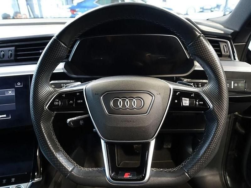 Usado Audi e-tron Black Edition 230 kW (313 HP) 2021 Cinzento SUV