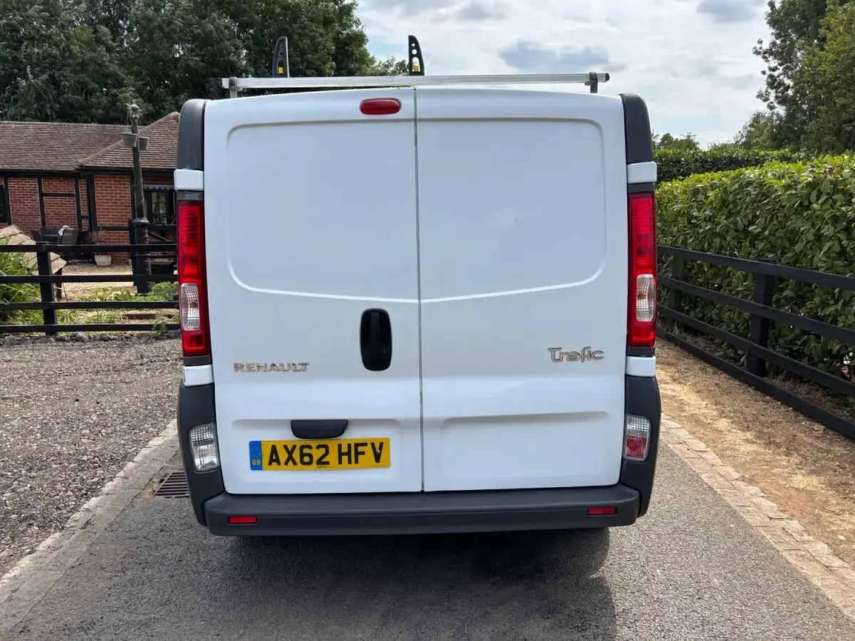 Used Renault Trafic 115 HP (84 kW) 2013 White MPV