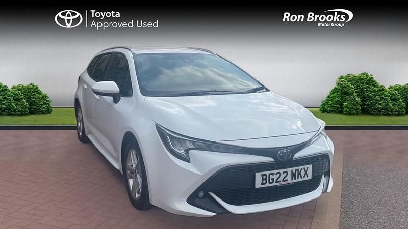 White Used 2022 Toyota Corolla Estate | £17,400 (Good price) - Image 1/4