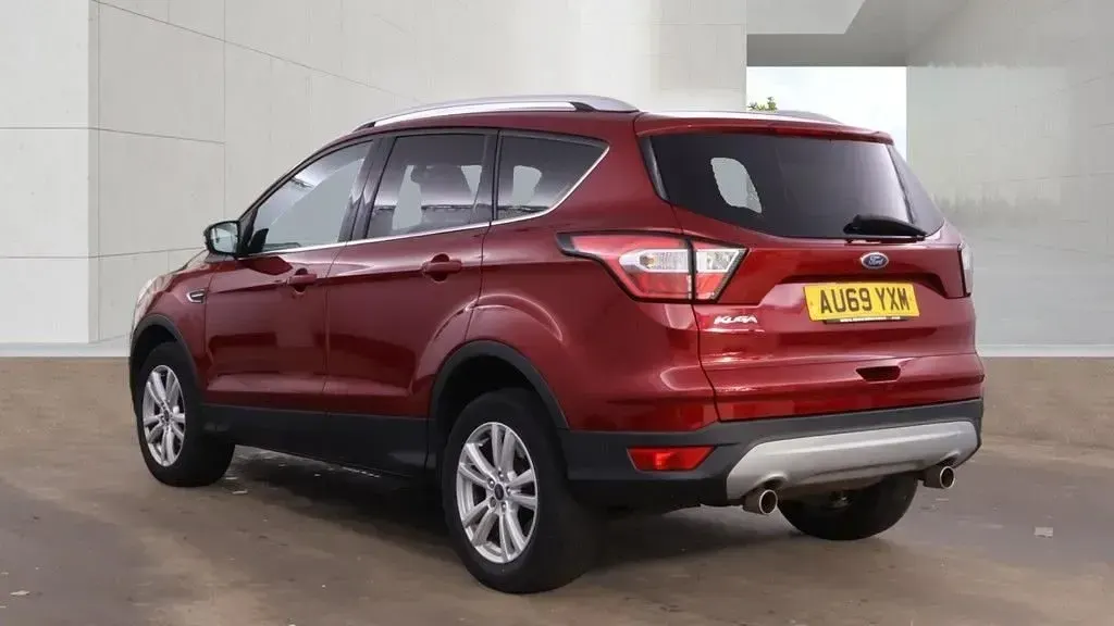 Used Ford Kuga Zetec 150 HP (110 kW) 2019 Red SUV