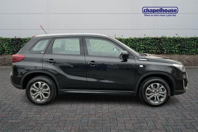 Second-hand Suzuki Vitara SZ4 2022 Negru SUV