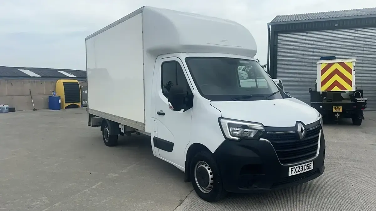 Used Renault Master Business 130 HP (95 kW) 2023 White MPV