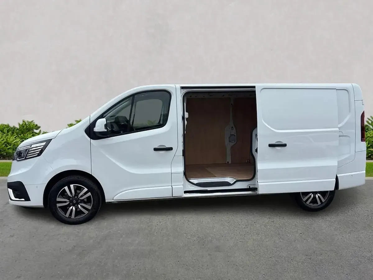 Used Renault Trafic 170 HP (125 kW) 2025 White MPV