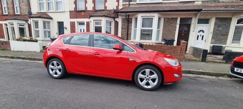 Begagnad Vauxhall Astra SRi 2012 Röd Halvkombi