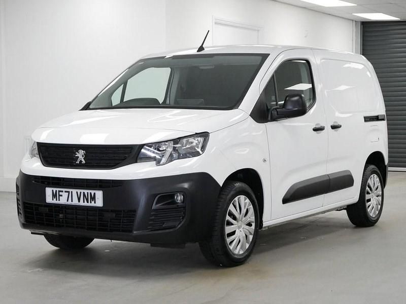 Used Peugeot Partner Premium 100 HP (73 kW) 2021 White MPV