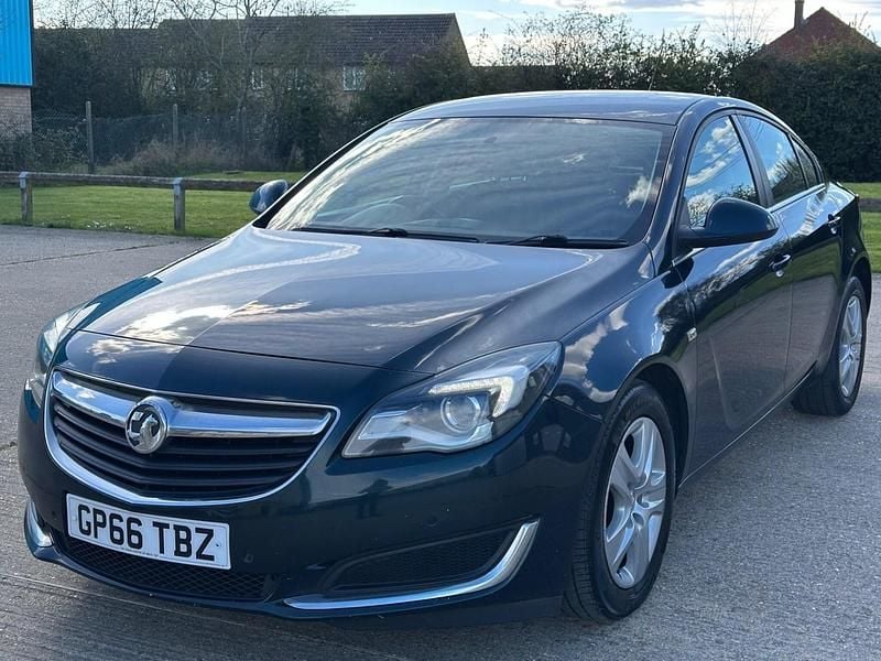 Used Vauxhall Insignia Design Edition 136 HP (100 kW) 2017 Green Hatchback