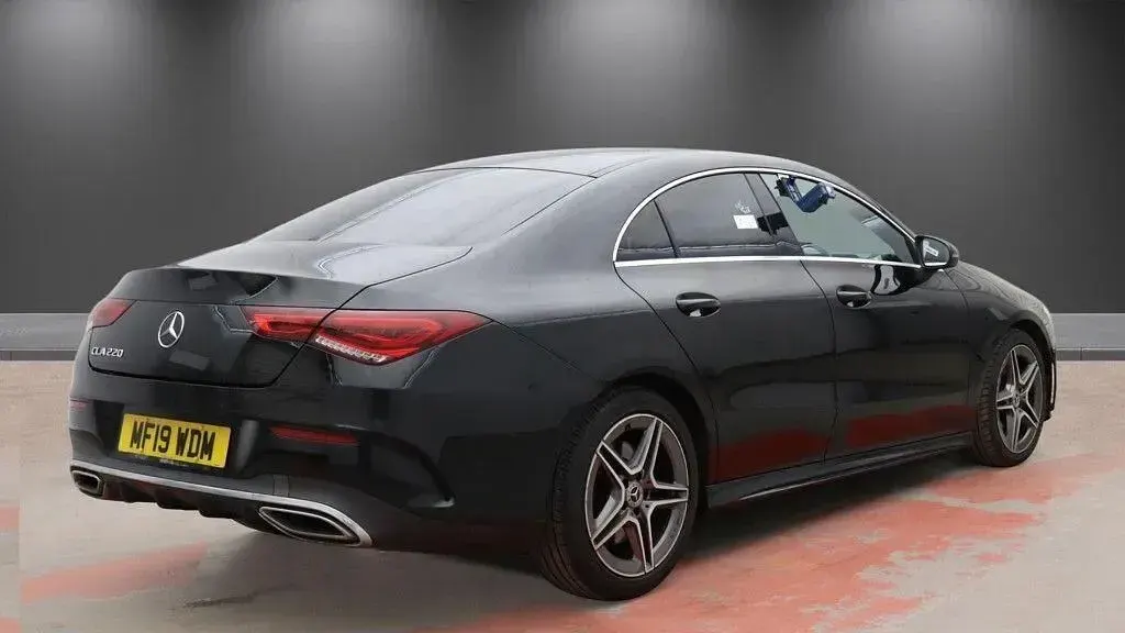 Usado Mercedes CLA220 AMG line 190 CV (139 kW) 2019 Negro Berlina