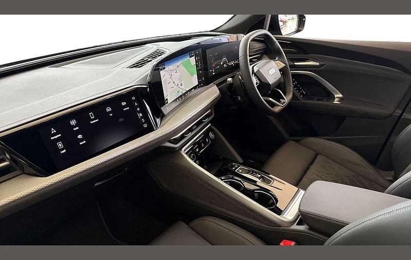 New Audi Q5 Comfort 200 HP (147 kW) 2026 Green SUV