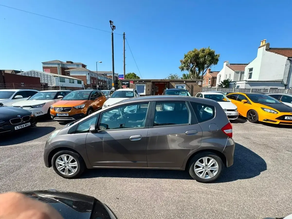Used Honda Jazz ES 99 HP (72 kW) 2012 Brown Hatchback