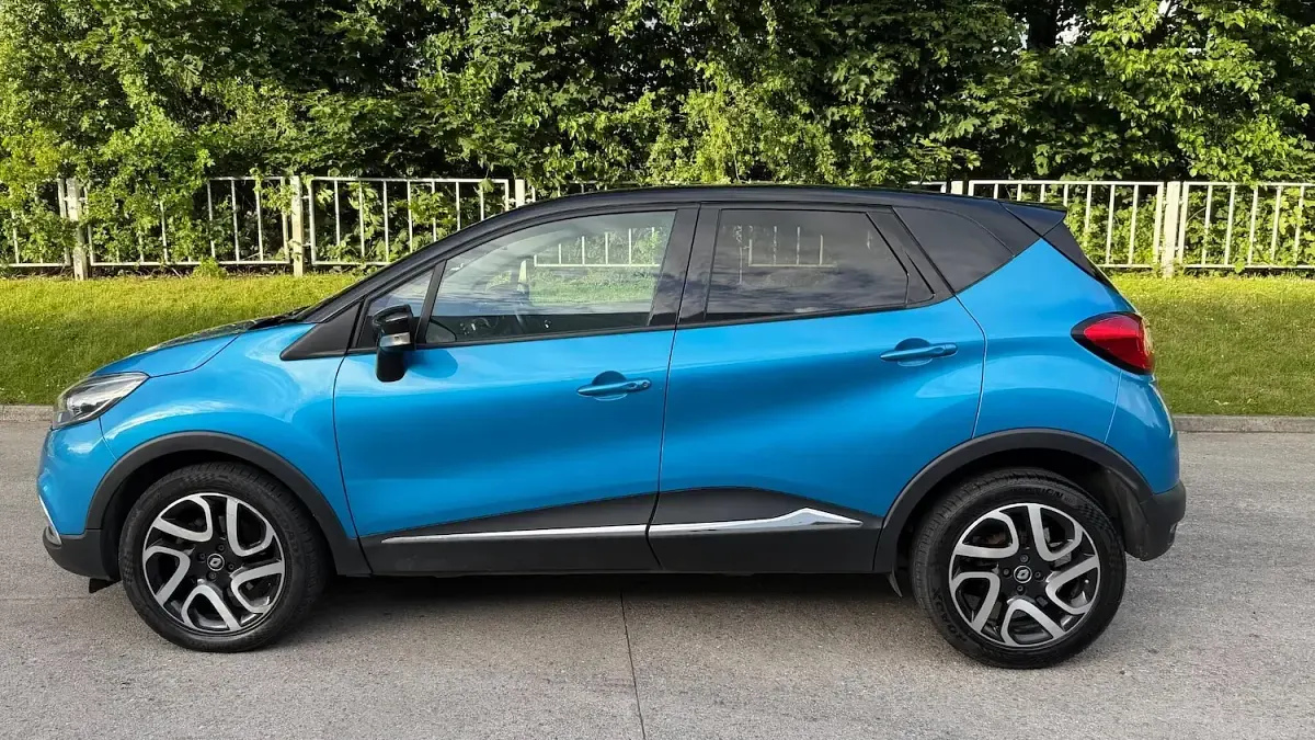 Used Renault Captur Dynamique 90 HP (66 kW) 2017 Blue SUV