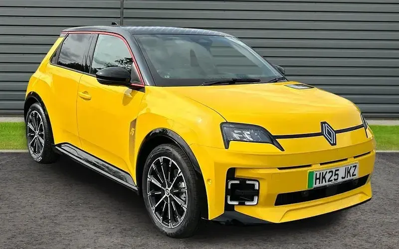 Used Renault 5 E-Tech Iconic 110 kW (150 HP) 2025 Hatchback