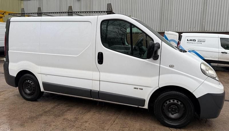 Used Renault Trafic 115 HP (84 kW) 2011 White MPV