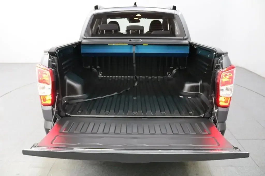 New KGM Musso 202 HP (148 kW) 2025 Grey Pickup