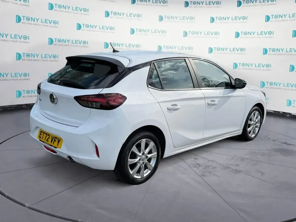 Używany Vauxhall Corsa Design Edition 99 KM (72 kW) 2022 Biały Hatchback