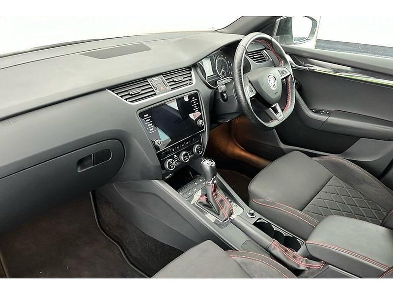 Used Skoda Octavia 180 HP (132 kW) 2019 Candy white Estate